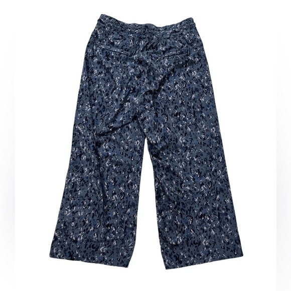 Athleta Avenue Wide Leg Crop Pants in blue camo - size 8 - Picture 4 of 14